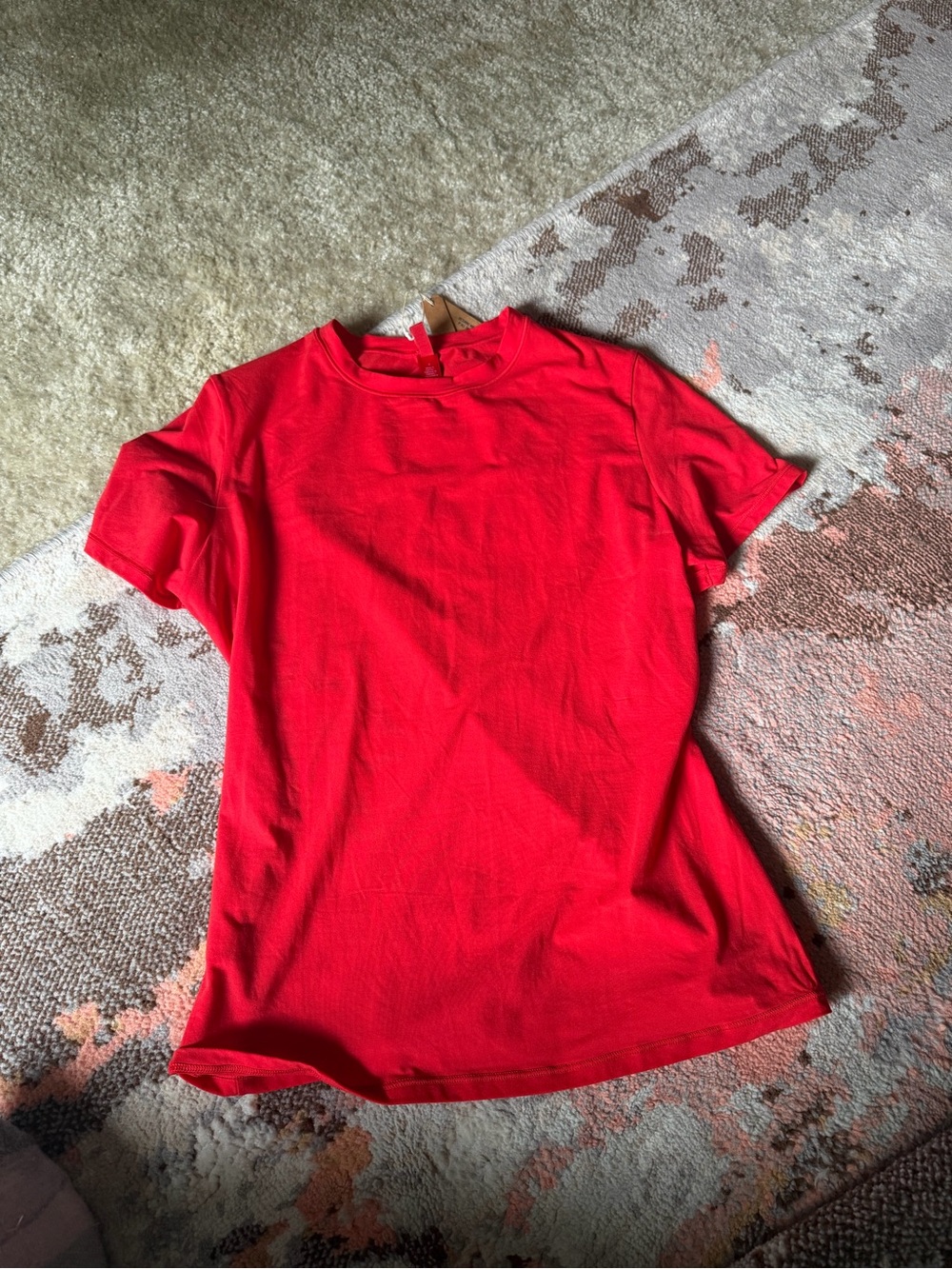 NWT skims fits everyone tee in cherry